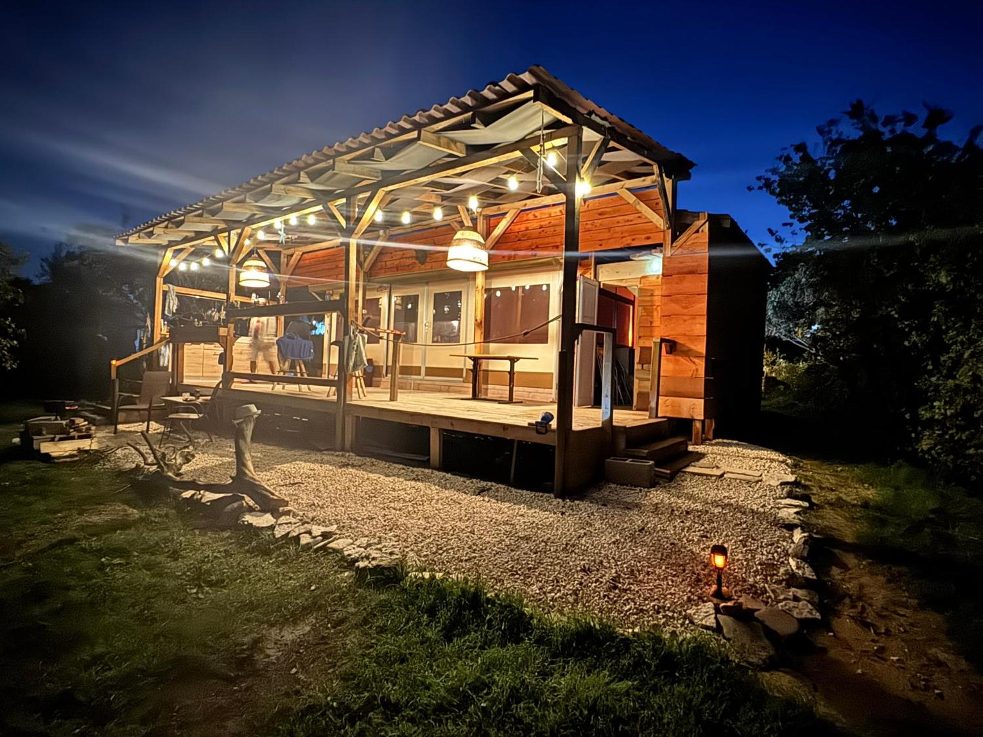 Karavana Tropicana Varna Extérieur photo